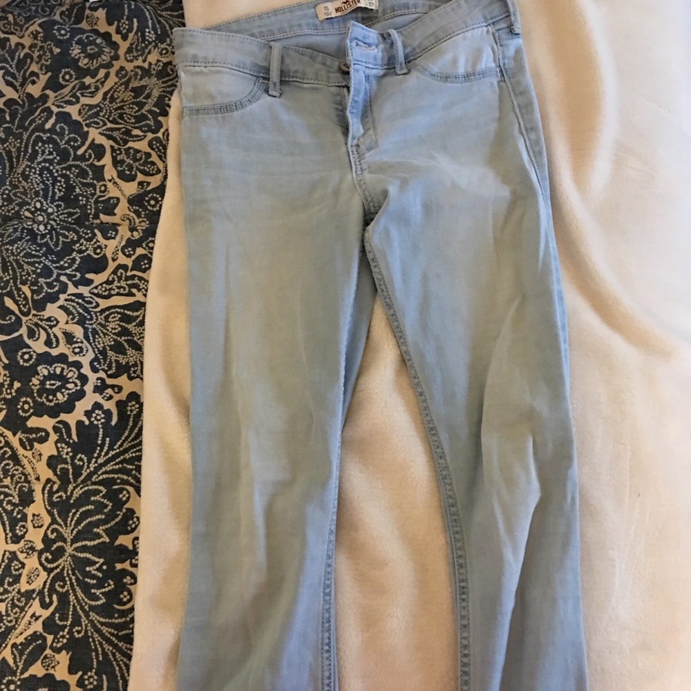 ⭐️Light wash Hollister jeans⭐️
